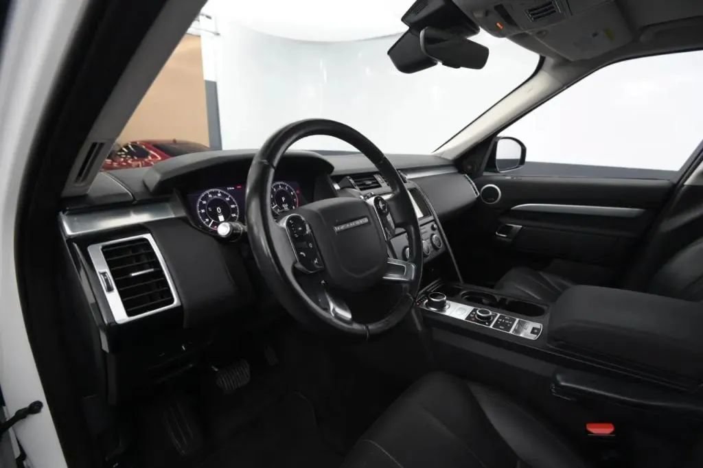 Used 2020 Land Rover Discovery Landmark AWD/4WD image 39