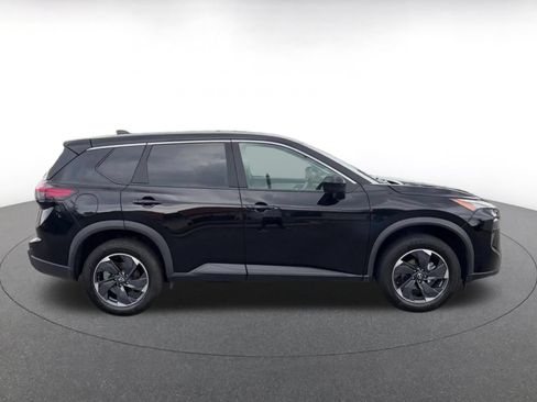 Used 2025 Nissan Rogue SV AWD/4WD image 16