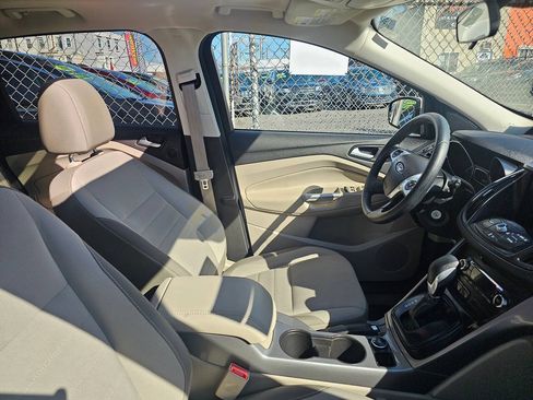 Used 2016 Ford Escape SE w/ Equipment Group 201A AWD/4WD image 9