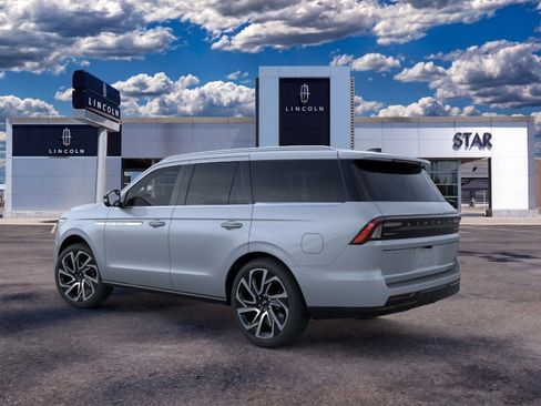 New 2026 Lincoln Navigator Reserve AWD/4WD image 4