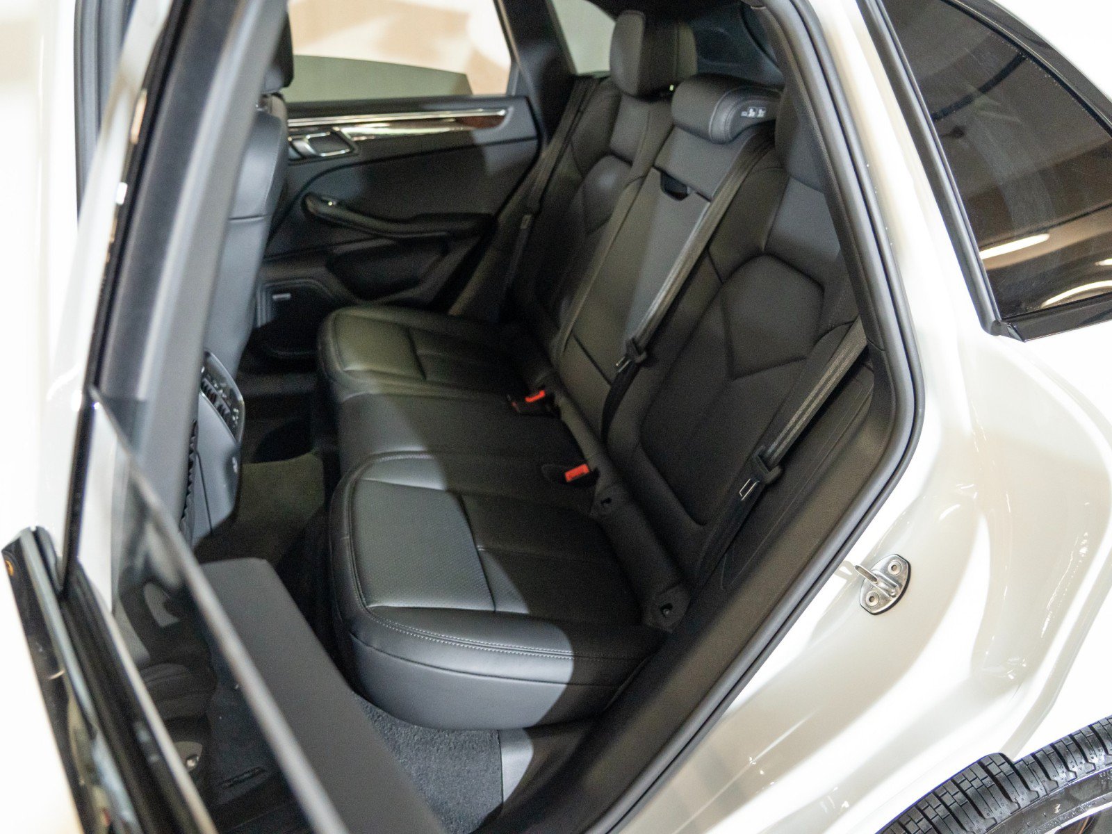 Certified 2026 Porsche Macan AWD/4WD image 22