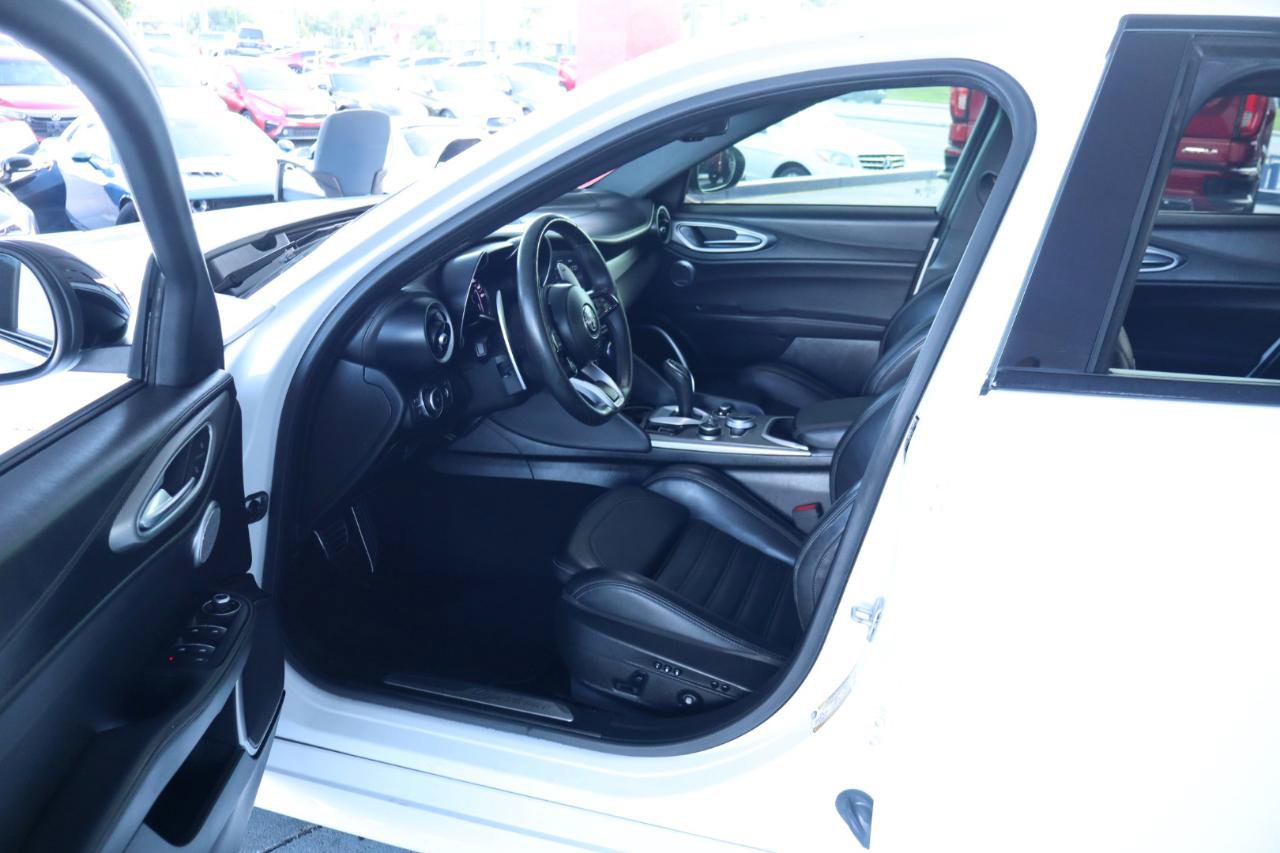 Used 2023 Alfa Romeo Giulia Veloce RWD image 14