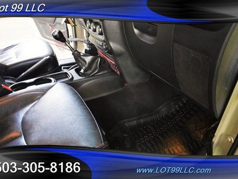 Used 2017 Jeep Wrangler Rubicon AWD/4WD image 32