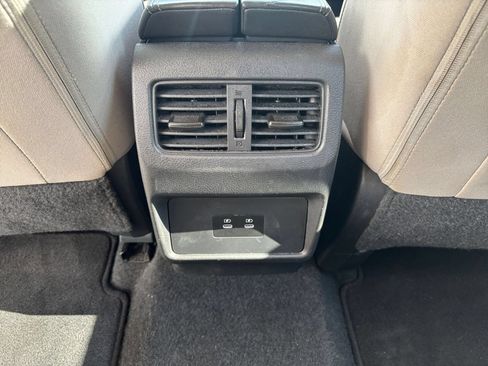 Used 2025 Nissan Rogue SV FWD image 20
