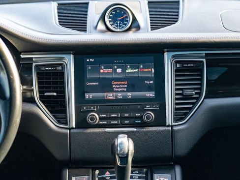 Used 2018 Porsche Macan Turbo image 20