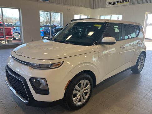 Used 2022 Kia Soul LX FWD image 1