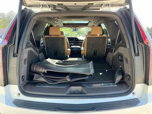 Used 2023 Cadillac Escalade Premium Luxury image 34
