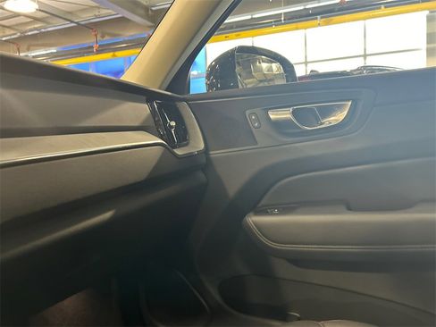 Certified 2025 Volvo XC60 B5 Plus image 19