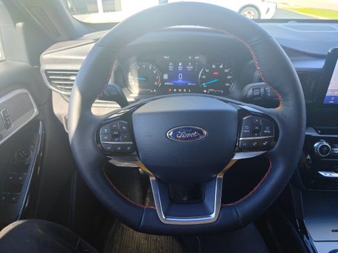 Used 2023 Ford Explorer ST-Line w/ Class IV Trailer Tow Package image 15