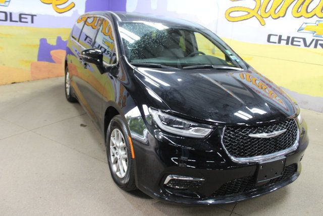 Used 2026 Chrysler Pacifica Select FWD image 2