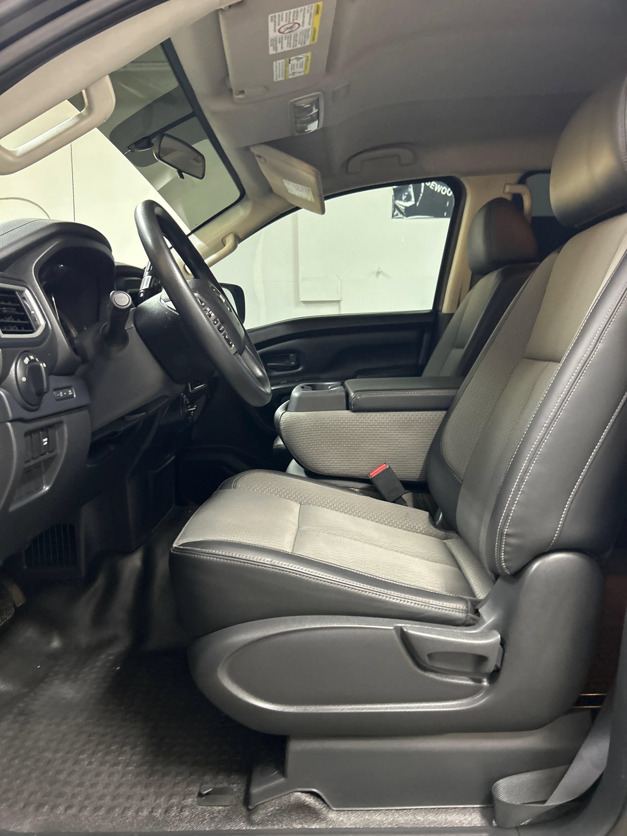 Used 2018 Nissan Titan S AWD/4WD image 8