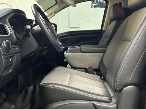 Used 2018 Nissan Titan S AWD/4WD image 8