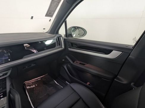 New 2026 Porsche Cayenne image 23