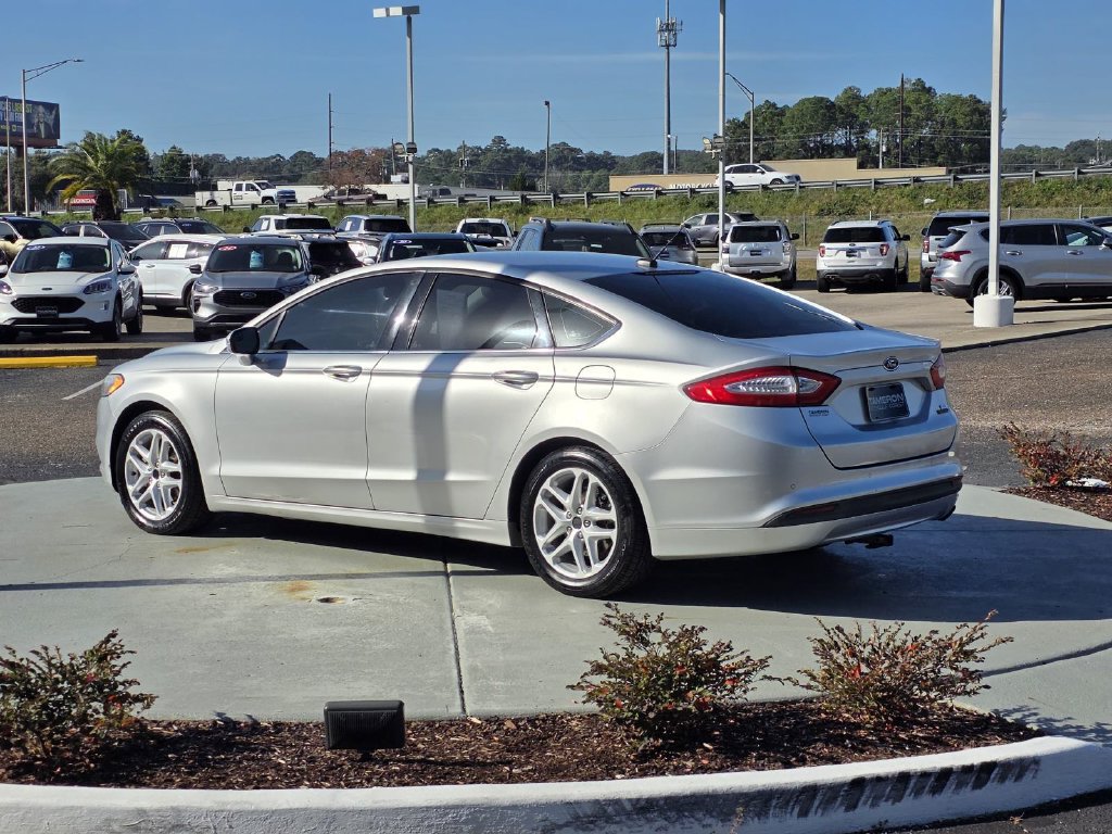 Used 2013 Ford Fusion SE FWD image 4