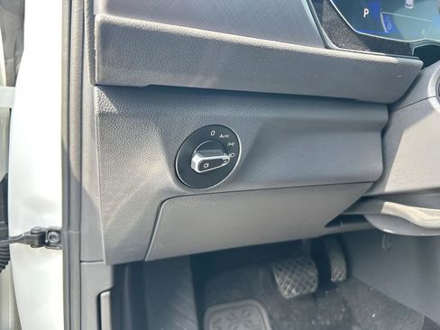 Used 2024 Volkswagen Jetta SE image 26