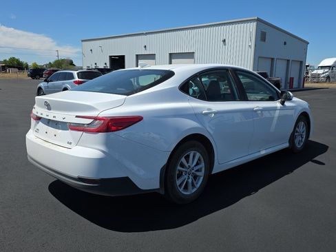 Used 2025 Toyota Camry LE AWD/4WD image 8