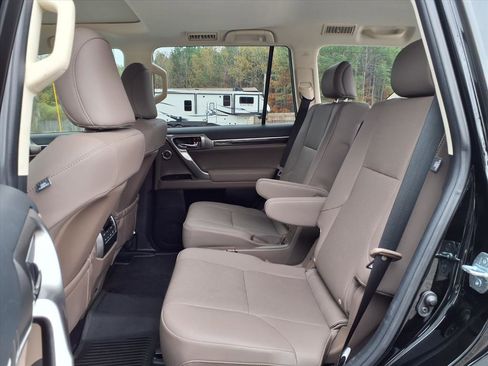 Used 2022 Lexus GX 460 Premium w/ Accessory Package image 15