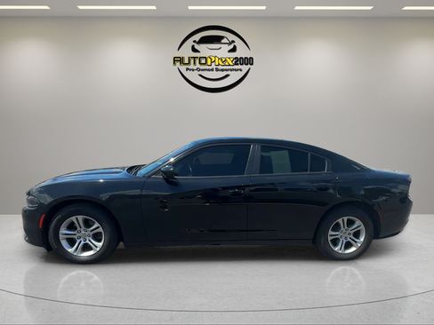 Used 2020 Dodge Charger SXT RWD image 4