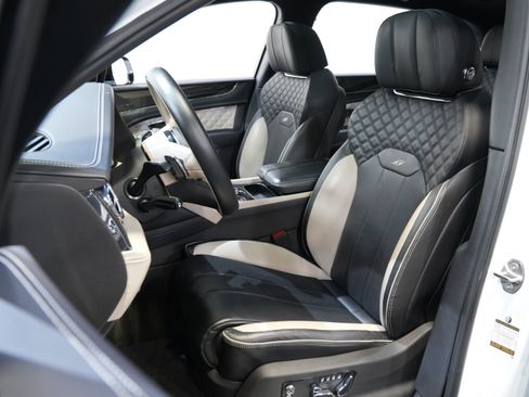 Used 2022 Bentley Bentayga AWD/4WD image 29