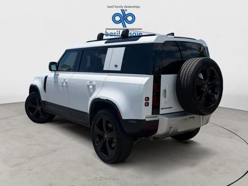 Used 2023 Land Rover Defender 110 S AWD/4WD image 5