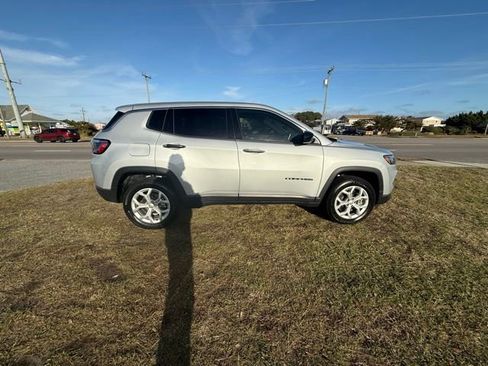 Certified 2024 Jeep Compass Sport AWD/4WD image 8