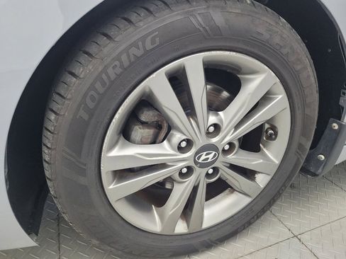 Used 2017 Hyundai Elantra SE FWD image 31