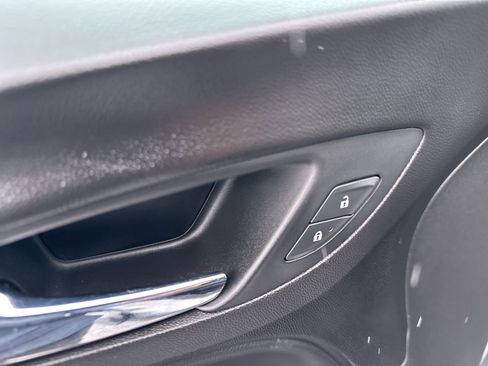 Used 2021 Chevrolet Equinox Premier w/ Redline Edition image 19