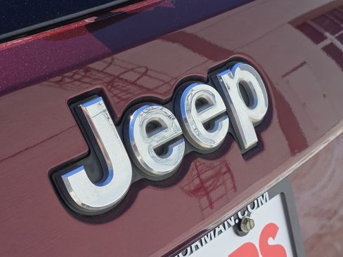 Used 2018 Jeep Grand Cherokee Overland image 11