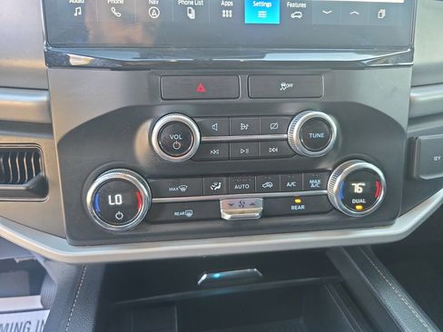 Used 2022 Ford Expedition XLT image 4