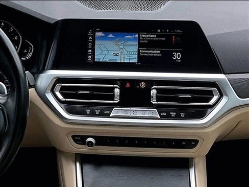 Used 2018 BMW 320i Sedan RWD image 8