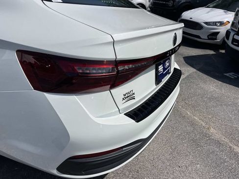 Used 2026 Volkswagen Jetta SE FWD image 12