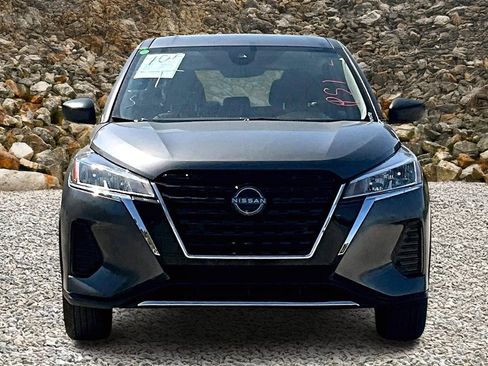 Used 2024 Nissan Kicks S image 3