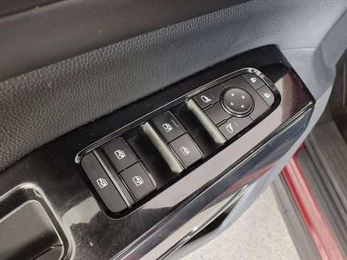 Used 2022 Nissan Pathfinder SV image 16