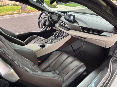 Used 2019 BMW i8 Coupe AWD/4WD image 39
