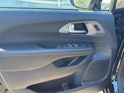 New 2026 Chrysler Pacifica Select image 14
