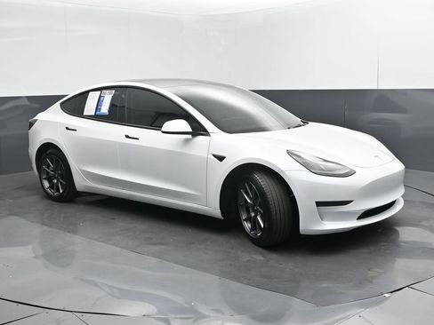 Used 2023 Tesla Model 3 Standard Range RWD image 31