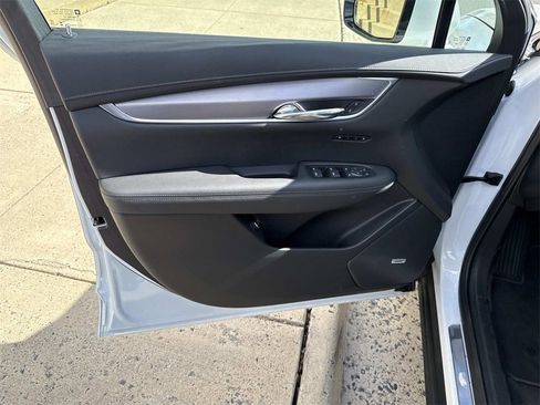 New 2025 Cadillac XT6 Luxury image 13
