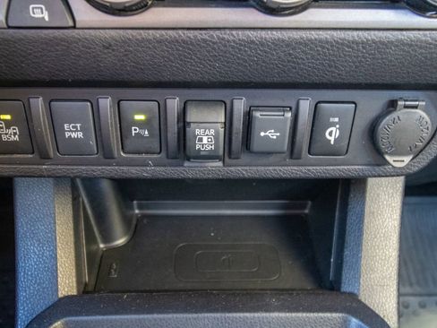 Used 2022 Toyota Tacoma TRD Off-Road image 28