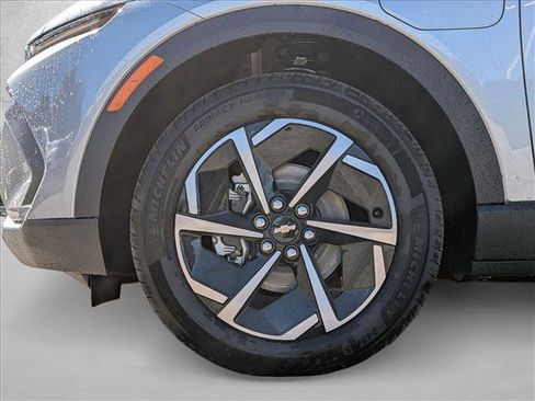 New 2026 Chevrolet Equinox EV LT image 18