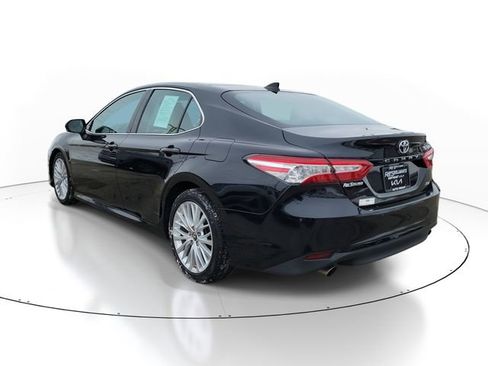 Used 2018 Toyota Camry XLE image 4