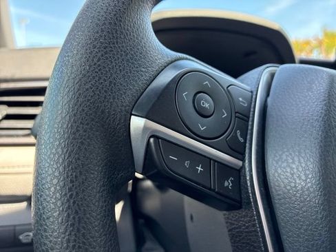 Used 2022 Toyota Camry LE FWD image 27