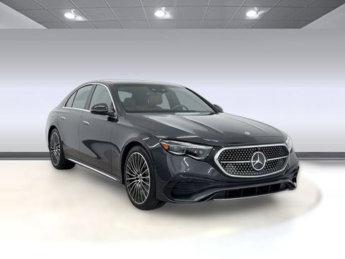 Used 2024 Mercedes-Benz E 350 4MATIC Sedan image 7