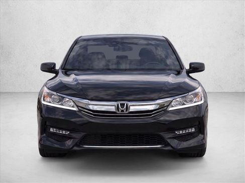 Used 2017 Honda Accord Sport image 2