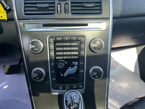 Used 2015 Volvo XC60 T6 w/ Proximity Package image 14