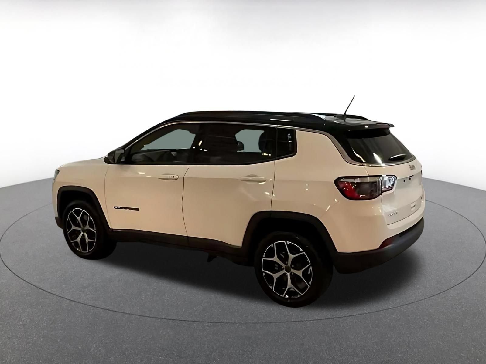 Used 2025 Jeep Compass Limited AWD/4WD image 13