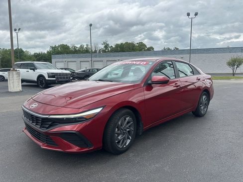 Used 2024 Hyundai Elantra SEL FWD image 11