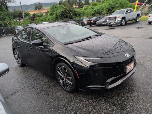 Used 2024 Toyota Prius XLE image 3