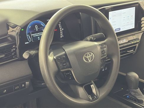 Used 2025 Toyota Camry LE FWD image 13