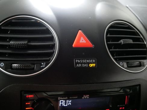 Used 2010 Volkswagen Beetle Coupe image 28