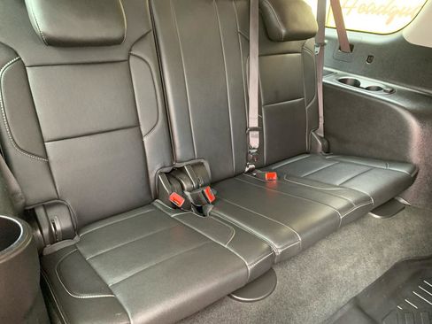 Used 2018 Chevrolet Suburban Premier AWD/4WD image 18